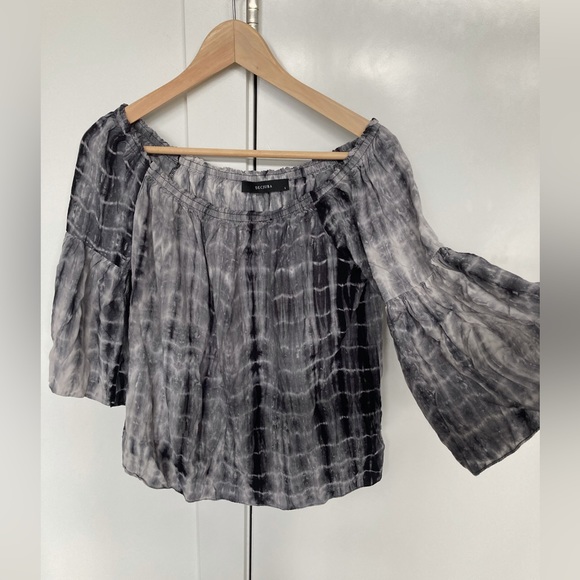 Decjuba Off Shoulder Tie Dye Top - Picture 3 of 8